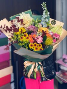 Buchet tomnatic cu flori de sezon
