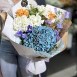 Buchet bleo si alb alegerea floristului