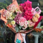 Buchet mediu la alegerea floristului roz si fucsia