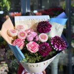Buchet la alegerea floristului in nuante roz si mov