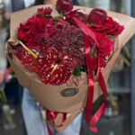 Buchet rosu alegerea floristului