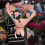 Buchet mixt cu trandafiri si Garoafe vip