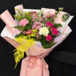 Buchet mixt cu garoafe